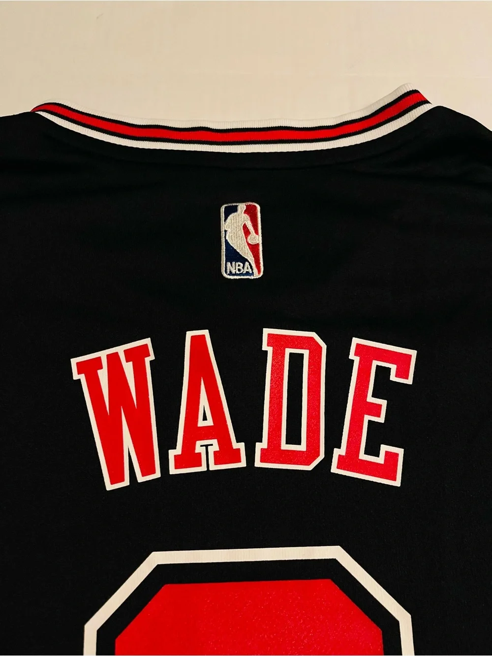 RARE Adidas 2016 Chicago Bulls Dwayne Wade Sleeved Alternate Jersey Shirt LARGE - Picture 9 of 10